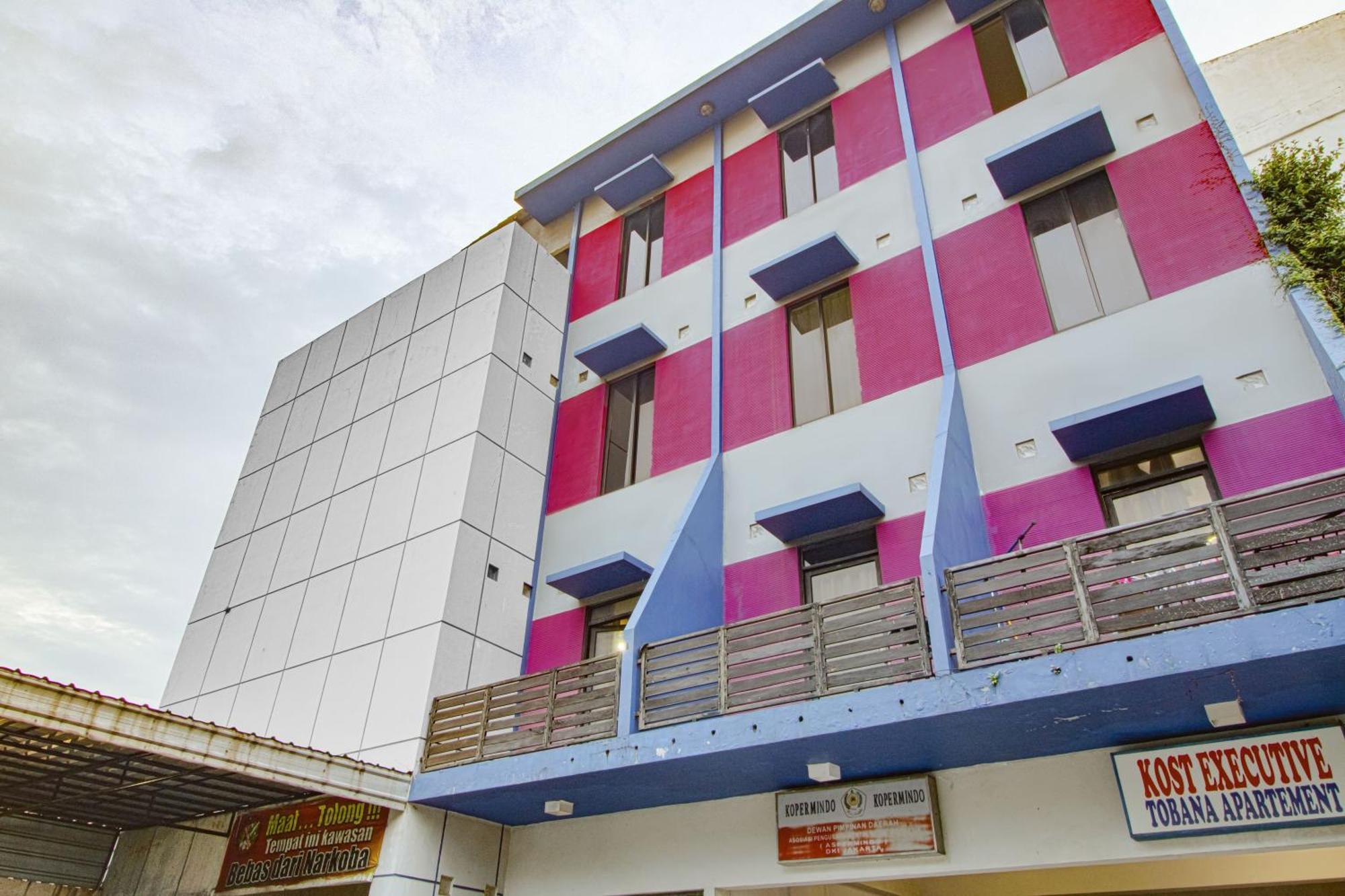 Tobana House Bintaro Hotel Джакарта Екстериор снимка
