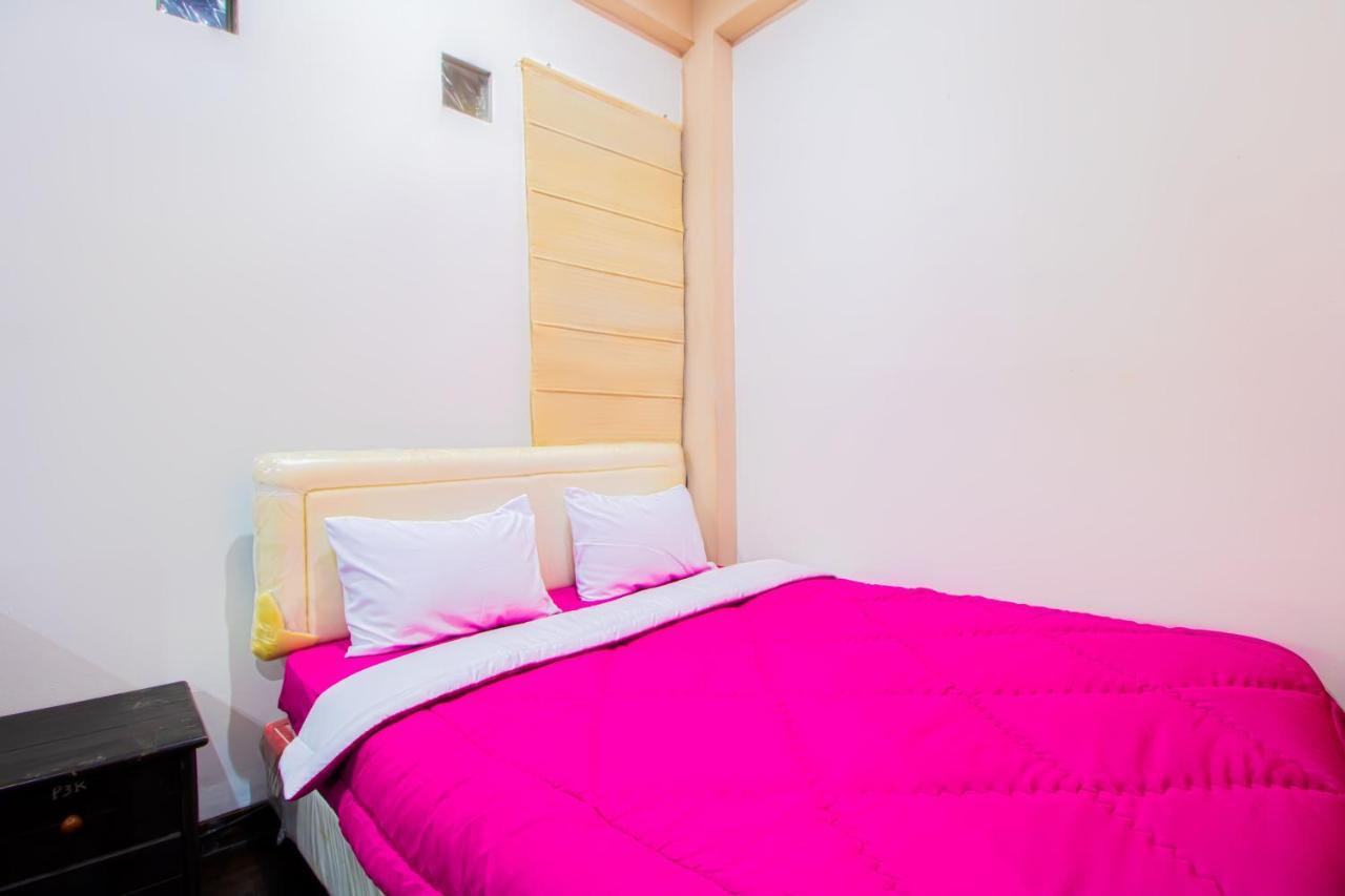 Tobana House Bintaro Hotel Джакарта Екстериор снимка